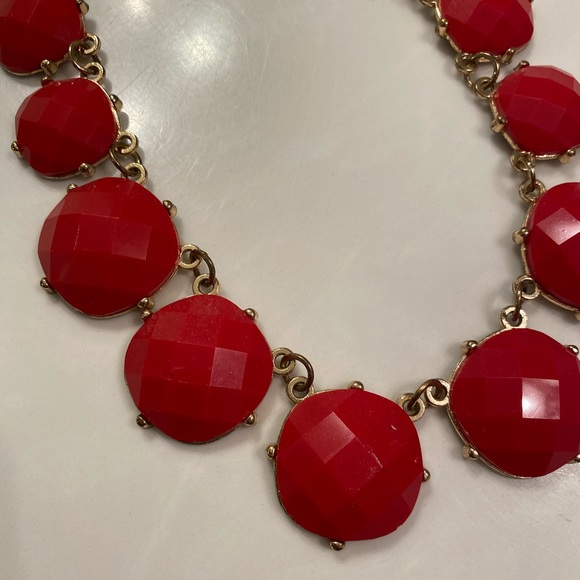 Red statement necklace - Picture 2 of 2